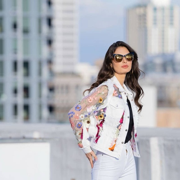 Embroidered White Jacket - Picture 5 of 5